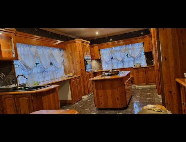 4 BEDROOM HOUSE FOR SALE IN HOWICK EAST